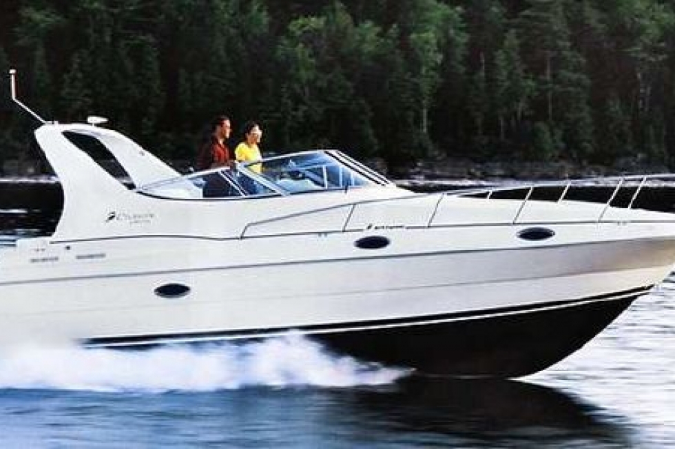 1999 Cruisers Yachts 3075 Express for Sale by Hawk's Marine